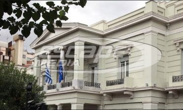 Συνολική λύση για τις συμβάσεις εργασίας στο Δημόσιο προαναγγέλλει το υπουργείο Εσωτερικών