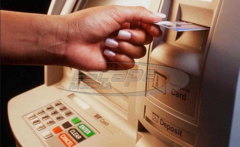 Εργοδότες αρπάζουν μισθούς εργαζομένων στα ΑΤΜ
