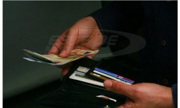 Μισθοί σε κουπόνια και κάρτες Βουλγαρίας Απίστευτες αυθαιρεσίες καταγγέλλουν οι ιδιωτικοί υπάλληλοι σε όλη την Ελλάδα