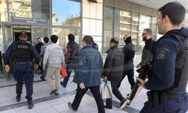 FT: Το δίλημμα του Τσίπρα για την έκδοση ή μη των Τούρκων αξιωματικών