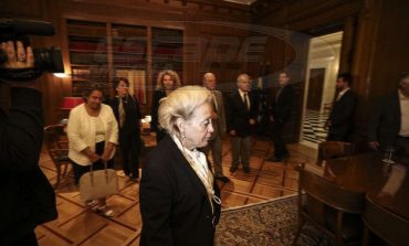 Παρέμβαση 14 συνταγματολόγων κατά Θάνου για τα όρια ηλικίας των δικαστικών
