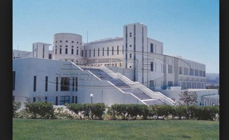 Πρύτανης μόνος στέλνει εξώδικα