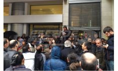 Κοινωνικό Εισόδημα Αλληλεγγύης: Ενταση και απίστευτες εικόνες σε υπηρεσία του Δήμου Αθηναίων.