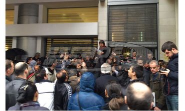 Κοινωνικό Εισόδημα Αλληλεγγύης: Ενταση και απίστευτες εικόνες σε υπηρεσία του Δήμου Αθηναίων.