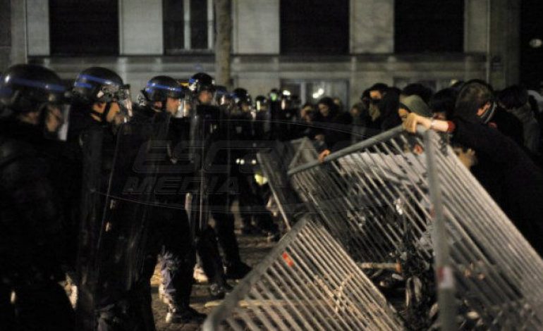 Τα προάστια του Παρισιού φλέγονται! Αγριες συγκρούσεις που θυμίζουν 2005