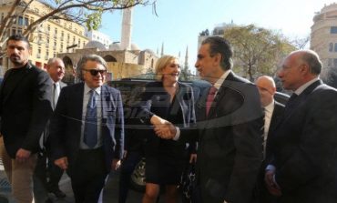 Η Λεπέν αρνήθηκε να φορέσει μαντίλα στη Βηρυτό: «Να μεταφέρετε στον μεγάλο μουφτή τα σέβη μου, αλλά δεν θα καλυφθώ»