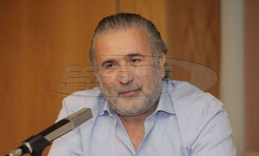 Ο Λάκης Λαζόπουλος αποχαιρετά τον Λουκιανό Κηλαηδόνη "καρφώνοντας" τον Κυριάκο Μητσοτάκη...!