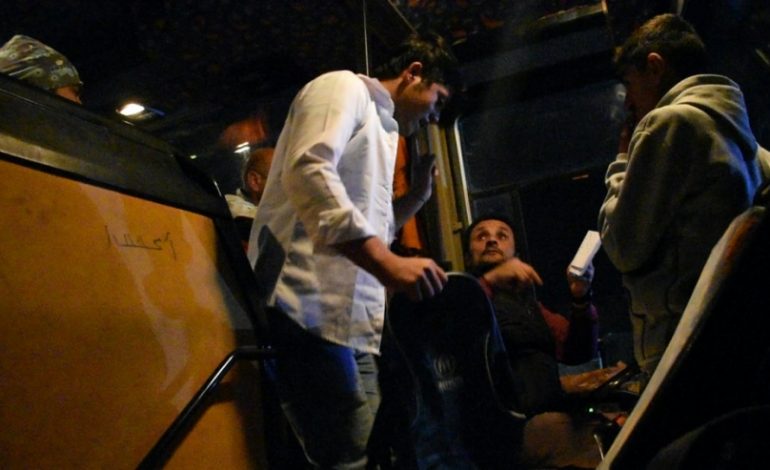 Τρώνε ξύλο από τους «μετανάστες» οι οδηγοί στην Χίο (ΒΙΝΤΕΟ)