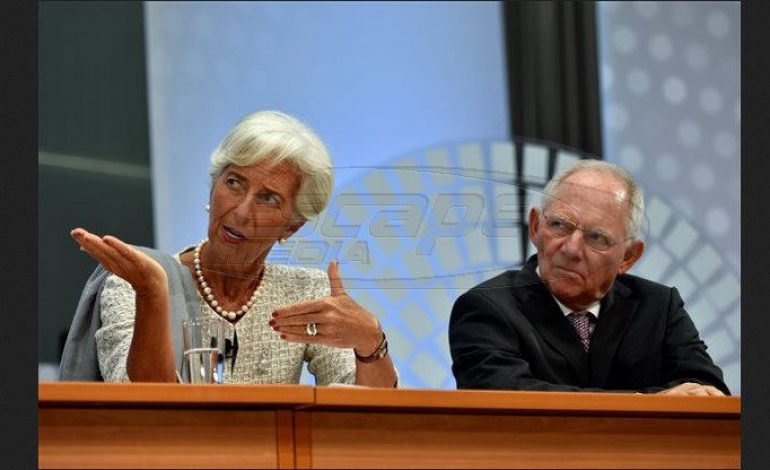 Euobserver: Οι δανειστές υπονομεύουν τα δικαιώματα των Ελλήνων εργαζομένων