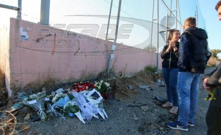 Εύοσμος: Ατέλειωτος θρήνος για τους τέσσερις νέους που “έσβησαν” στην άσφαλτο