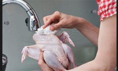 Πλένεις το κοτόπουλο πριν το μαγείρεμα; Μεγάλο λάθος
