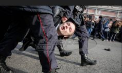 Αυστηρό μήνυμα Ε.Ε. σε Μόσχα: Απελευθερώστε άμεσα τους διαδηλωτές