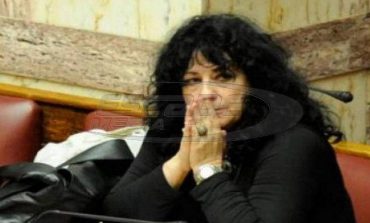 Λύγισε η Α. Βαγενά στη συζήτηση για τα αποτεφρωτήρια: «Δεν έχει να κάνει με το θρησκευτικό συναίσθημα»