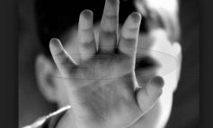 Νομοθετική παρέμβαση για την υιοθεσία την ώρα που τα εγκαταλελειμμένα παιδιά ανέρχονται σε 2.000