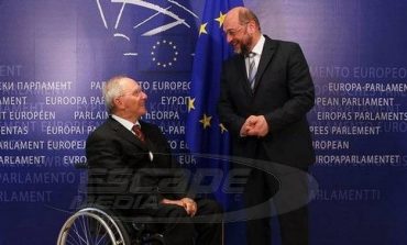Ο Σόιμπλε «γλεντάει» τον Σουλτς: Η Ελλάδα πρέπει να εφαρμόσει μεταρρυθμίσεις, καλώς ήρθες στο κλαμπ!