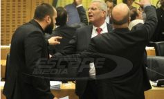 ΔΗΣΥ και ΑΚΕΛ έκαναν το «χατίρι» τους Τούρκους – Χάος στην Κυπριακή Βουλή – Βράζει ο κυπριακός λαός