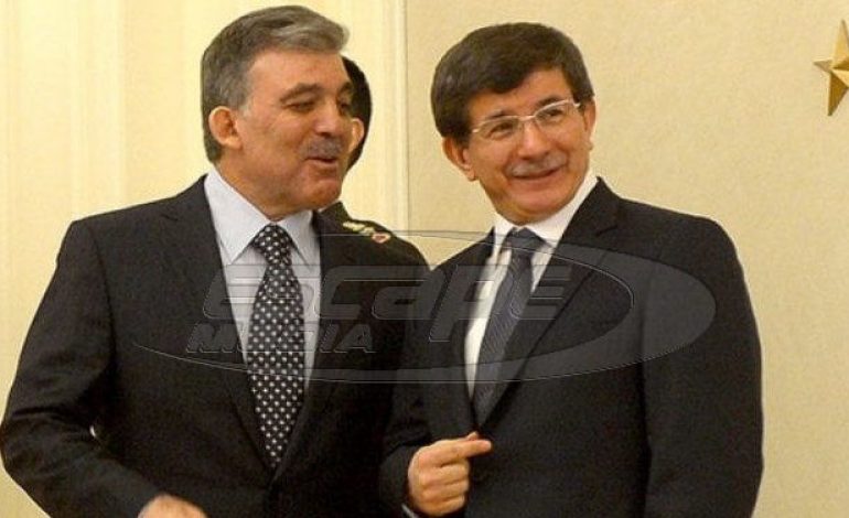 Νταβούτογλου και Γκιουλ δεν στηρίζουν τον Ερντογάν – Μαζί τους 100 βουλευτές του «σουλτάνου»