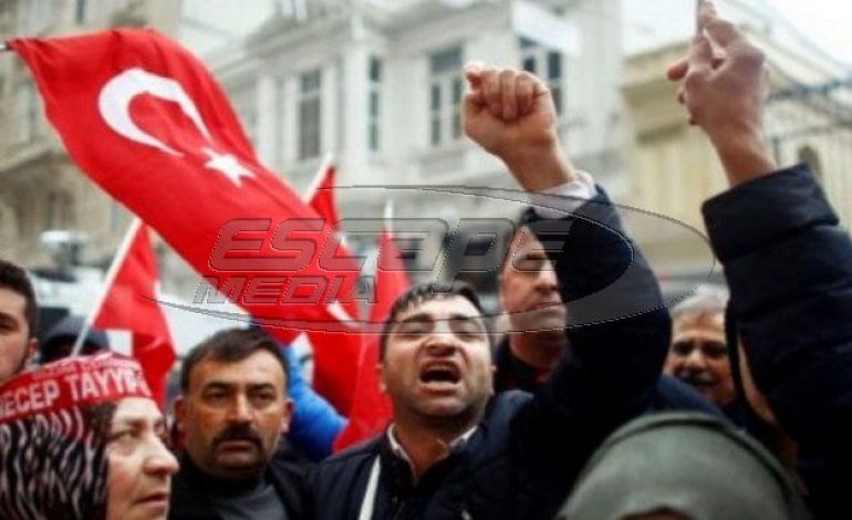 Τουρκία: Με κατσαρόλες και τηγάνια διαμαρτύρονται για τη νίκη Ερντογάν