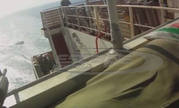 Tο βίντεο με τα 7 εκατ. κλικς-Η ανταλλαγή πυρών μεταξύ μισθοφόρων εμπορικού πλοίου και Σαμαλών πειρατών στη θάλασσα  -βίντεο-
