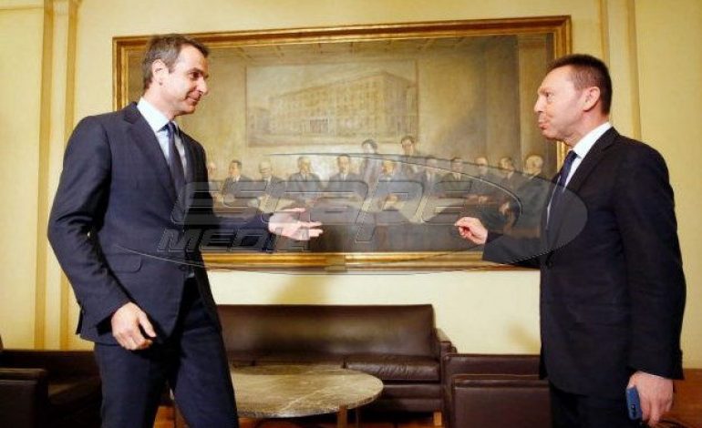 Οργιώδες παρασκήνιο: Γιατί ξαφνικά «τα βρίσκουν» όλοι απέναντι στον Τσίπρα