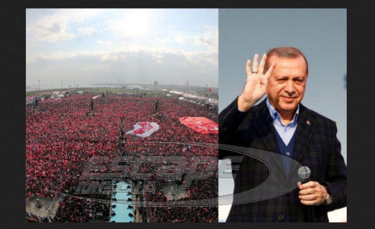 Λαοθάλασσα σε εκδήλωση για το “ναι” στο δημοψήφισμα – Ο Ερντογάν έφτασε με ελικόπτερο