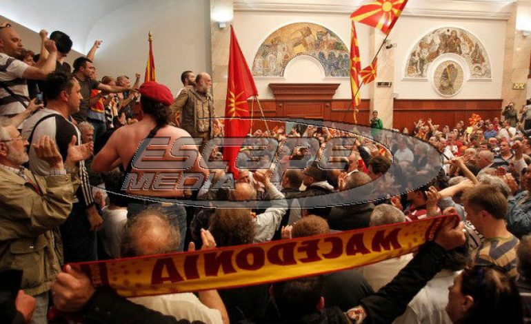 Επιμένει ο Ζάεφ για δημοψήφισμα – Ο Νίμιτς παρουσιάζει την ελληνική πρόταση στα Σκόπια