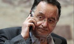 O Λαφαζάνης καταγγέλλει ότι δεν τον άφησαν να μπει στη Βουλή