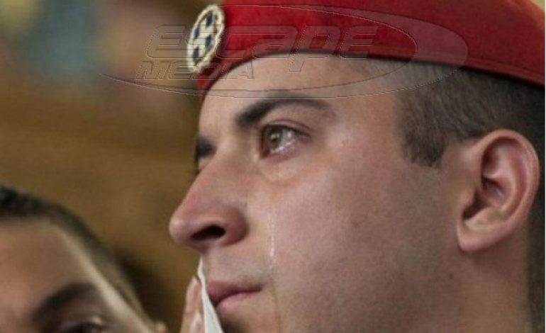 Ο εύζωνας που συγκλόνισε, αποκαλύπτεται: Γιατί δάκρυσα