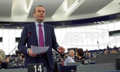 Βέμπερ: Πρόβλημα ο Έλληνας κομμουνιστής πρωθυπουργός