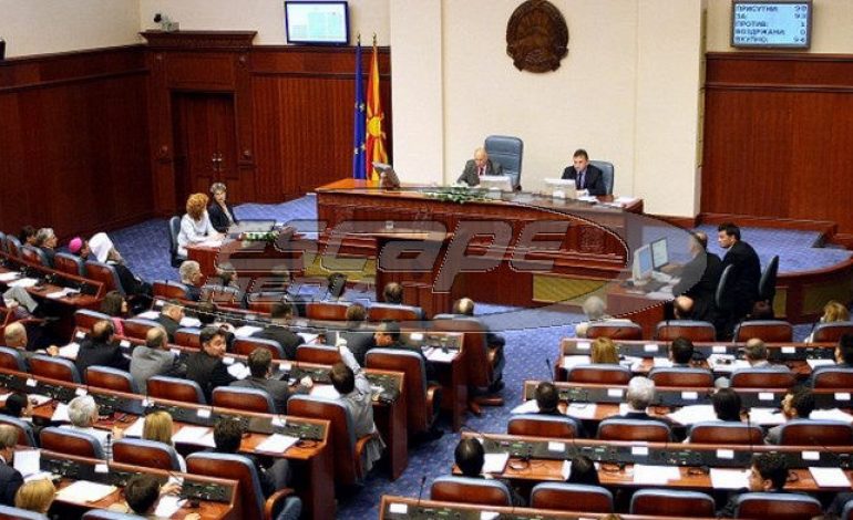 Φως στο τούνελ του αδιεξόδου στα Σκόπια