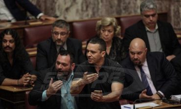 Διήμερο αποκλεισμό της Χρυσής Αυγής από τη Βουλή αποφάσισε ομόφωνα η Ολομέλεια – Θα ψηφίσουν την Πέμπτη