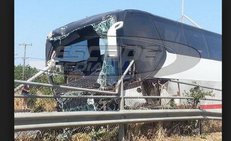 Ξηλώθηκαν προστατευτικές μπάρες και δέντρα από την «τρελή» πορεία λεωφορείου
