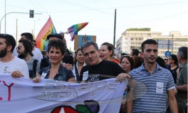 Ο Τσακαλώτος στο μπλοκ του ΣΥΡΙΖΑ στο Athens Pride