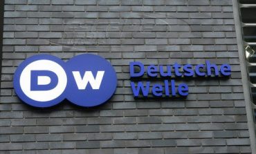 Deutsche Welle: Χρέος και ποσοτική χαλάρωση μετά τις γερμανικές εκλογές