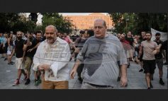 Πέταξαν καφέδες κατά Φίλη και Ξυδάκη -Ανεπιθύμητοι στη συγκέντρωση για την Ηριάννα Β.Λ.