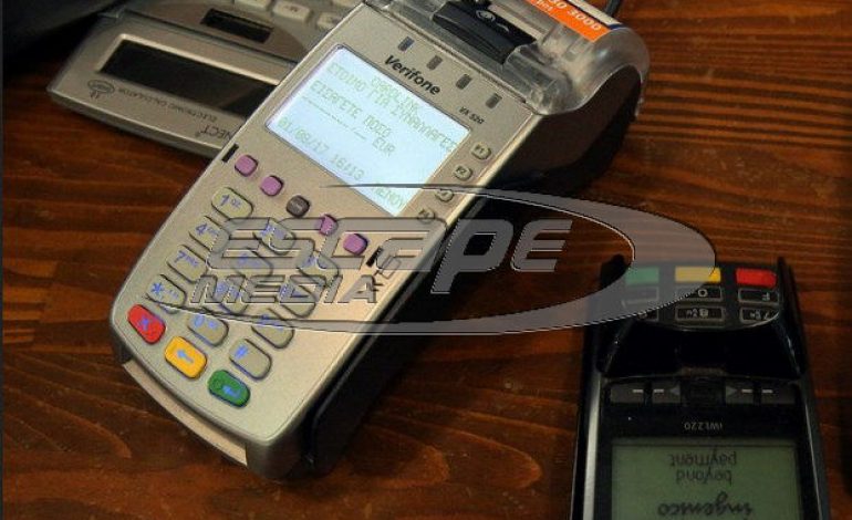 Πρόβλημα στις πληρωμές με κάρτες – Φόβοι για διπλές και τρίπλες χρεώσεις