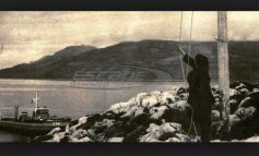 Η Κυρά της ΡΩ γιατί να κουράζεται με αγιάζι και με καύσωνες να ανεβοκατεβάζει την σημαια και δεν την άφηνε μόνιμα εκεί επάνω...