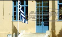 Οι δυνάμεις του 4ου Ράιχ παίζουν με τη Σημαία και τον Εθνικό Ύμνο