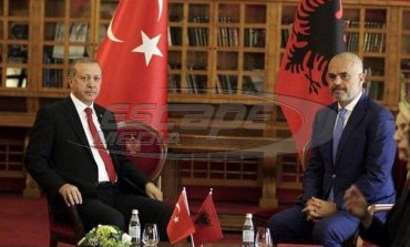 «Ύποπτα» παιχνίδια: Τούρκοι και Αλβανοί προκαλούν την Ελλάδα