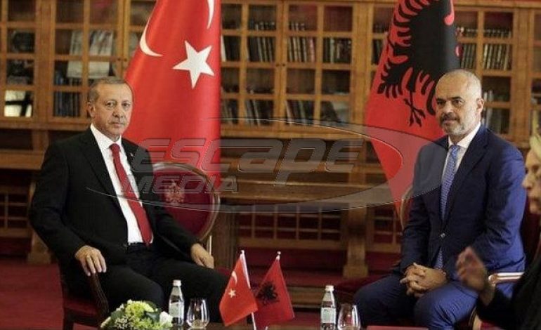 «Ύποπτα» παιχνίδια: Τούρκοι και Αλβανοί προκαλούν την Ελλάδα