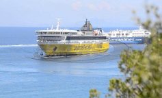 Κατέβασαν από το πλοίο τους πυροσβέστες που έσβησαν τη φωτιά στην Κεφαλονιά!