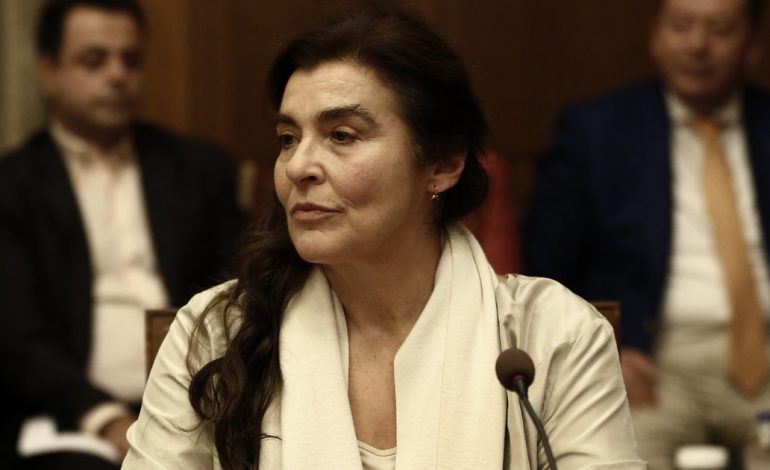 Περιπλανώμενος θίασος η κυβέρνηση: Το ΚΑΣ συνεδριάζει για το Ελληνικό και η Λυδία Κονιόρδου «έκλεισε» το υπουργείο Πολιτισμού και δίνει παραστάσεις στο Βερολίνο με λεφτά του ελληνικού λαού
