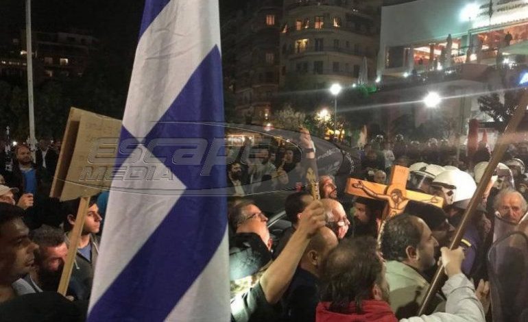 Ένταση στη Θεσσαλονίκη: Σημαίες και εικόνες κατά της «Ώρας του Διαβόλου»