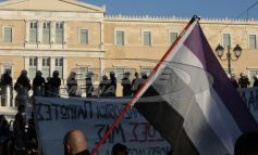 Επεισόδια στην πλατεία Συντάγματος στη συγκέντρωση για την αλλαγή φύλου - Ένας τραυματίας