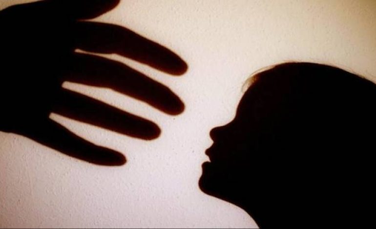 Νέα συγκλονιστικά στοιχεία για την υπόθεση της 4χρονης που εμφανίζεται να κακοποιείται σε βίντεο