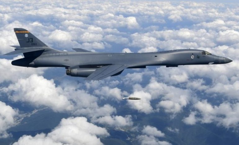 ΕΚΤΑΚΤΟ: Αμερικανικά βομβαρδιστικά B-1B πέταξαν πάνω από την κορεατική χερσόνησο και προσομοίωσαν στόχους της Πιονγκγιάνγκ – Ο Τράμπ ενημερώθηκε για τις επιλογές αντίδρασης σε μία επίθεση από την Βόρεια Κορέα
