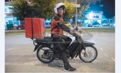 Συγκλονιστικές ιστορίες νέων εργαζομένων με ... 300 ευρώ τον μήνα: «Μένω ακόμη με τη μητέρα μου»