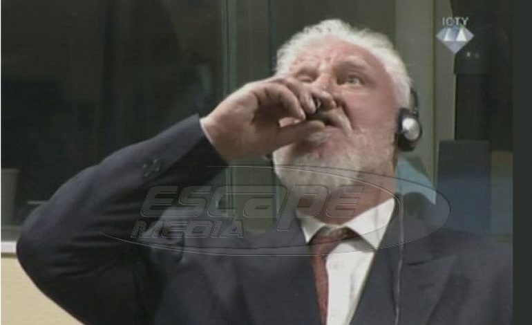 Ήπιε δηλητήριο on camera μόλις άκουσε ότι καταδικάστηκε ξανά ως εγκληματίας πολέμου