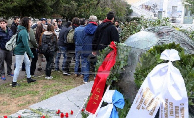 Ομάδα αναρχικών και φοιτητές αντιδρούν στην κατάληψη του Πολυτεχνείου