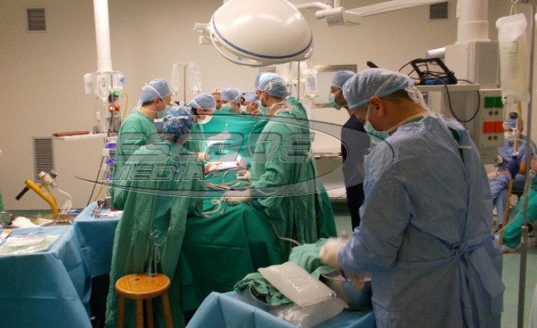Oλοκληρώθηκε η πρώτη λαπαροσκοπικά υποβοηθούμενη ημιτυφλεκτομή σε παιδί με νόσο του Crohn στην Ελλάδα